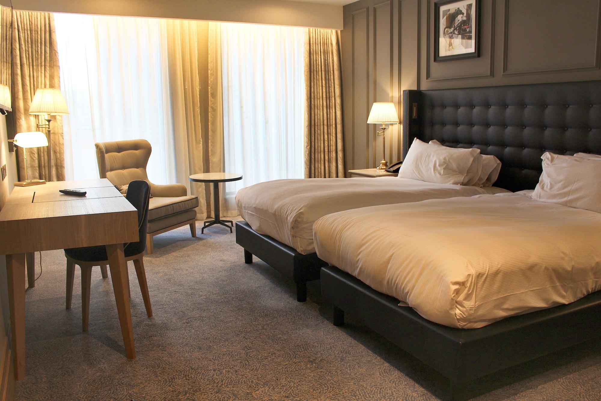 The Grand, Hotel